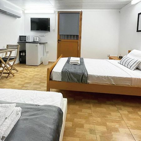 Comfortable, Modern Studio Apartment โปรทาราส ภายนอก รูปภาพ