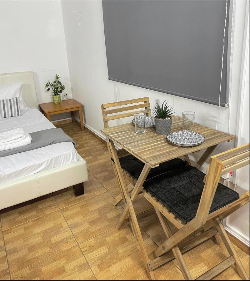 Comfortable, Modern Studio Apartment โปรทาราส ภายนอก รูปภาพ