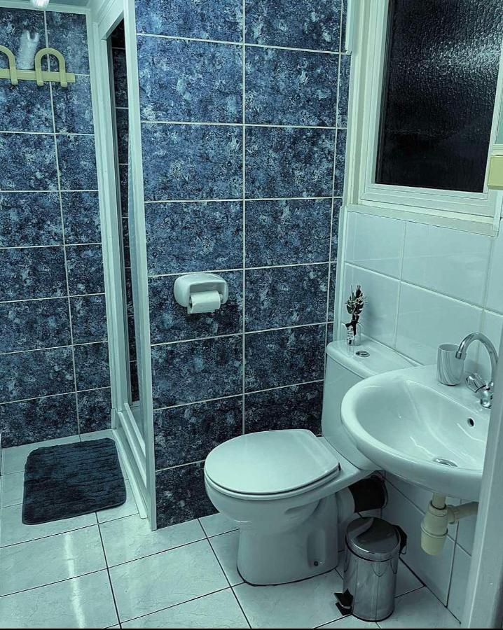 Comfortable, Modern Studio Apartment โปรทาราส ภายนอก รูปภาพ